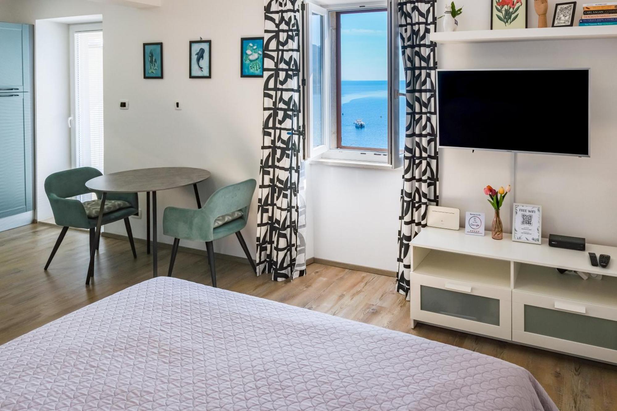 Studio Apartment Above Promenade W Terrace & Parking Rabac Buitenkant foto