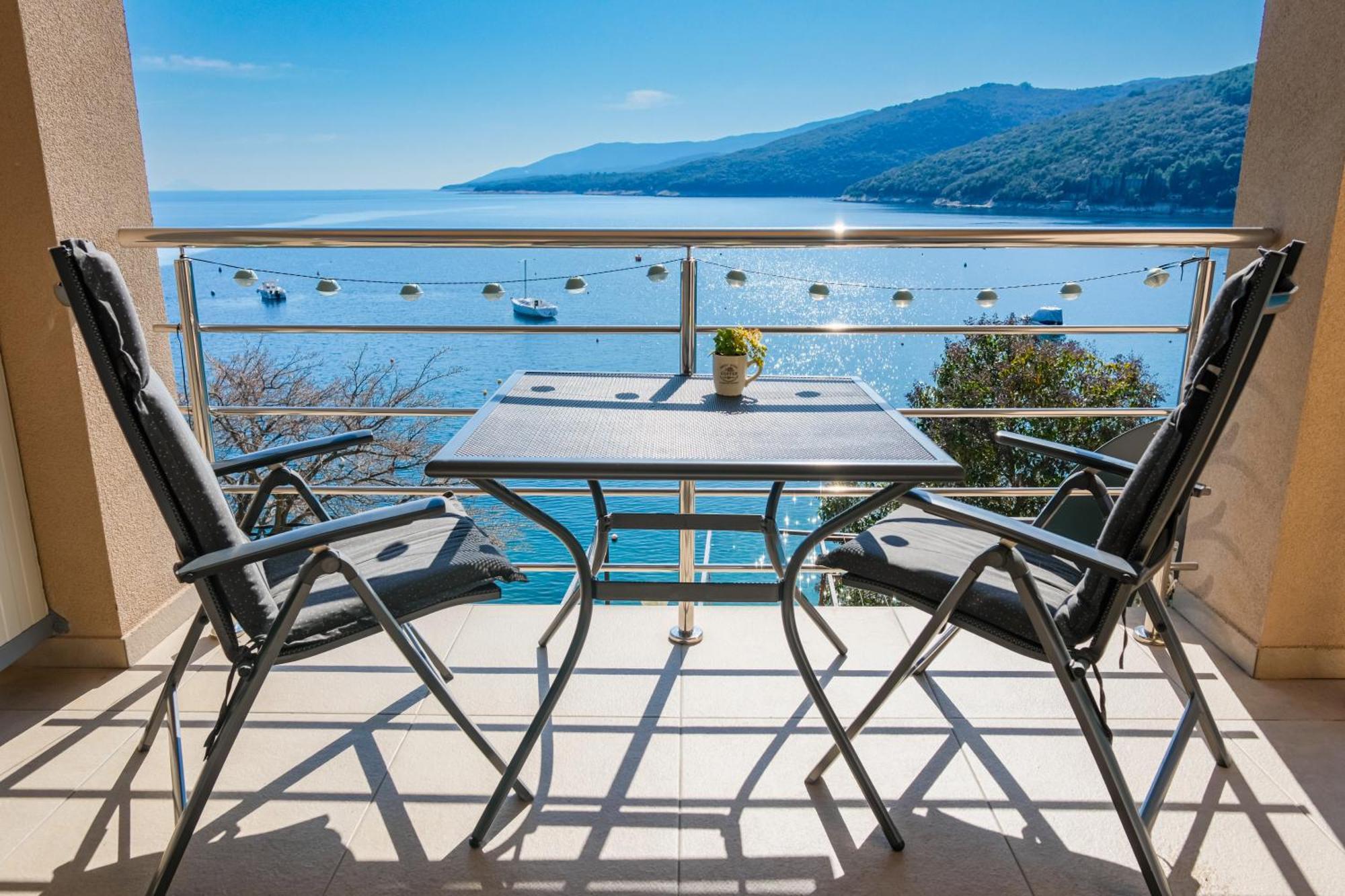 Studio Apartment Above Promenade W Terrace & Parking Rabac Buitenkant foto